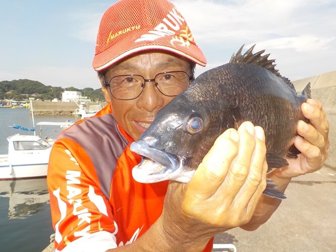 2024年08月06日（火曜日）｜クロダイ・チヌ（ウキダンゴ釣り）｜愛知県 – 豊浜港｜ウキ紀州・ダンゴ｜フィールドテスター中村 輝夫