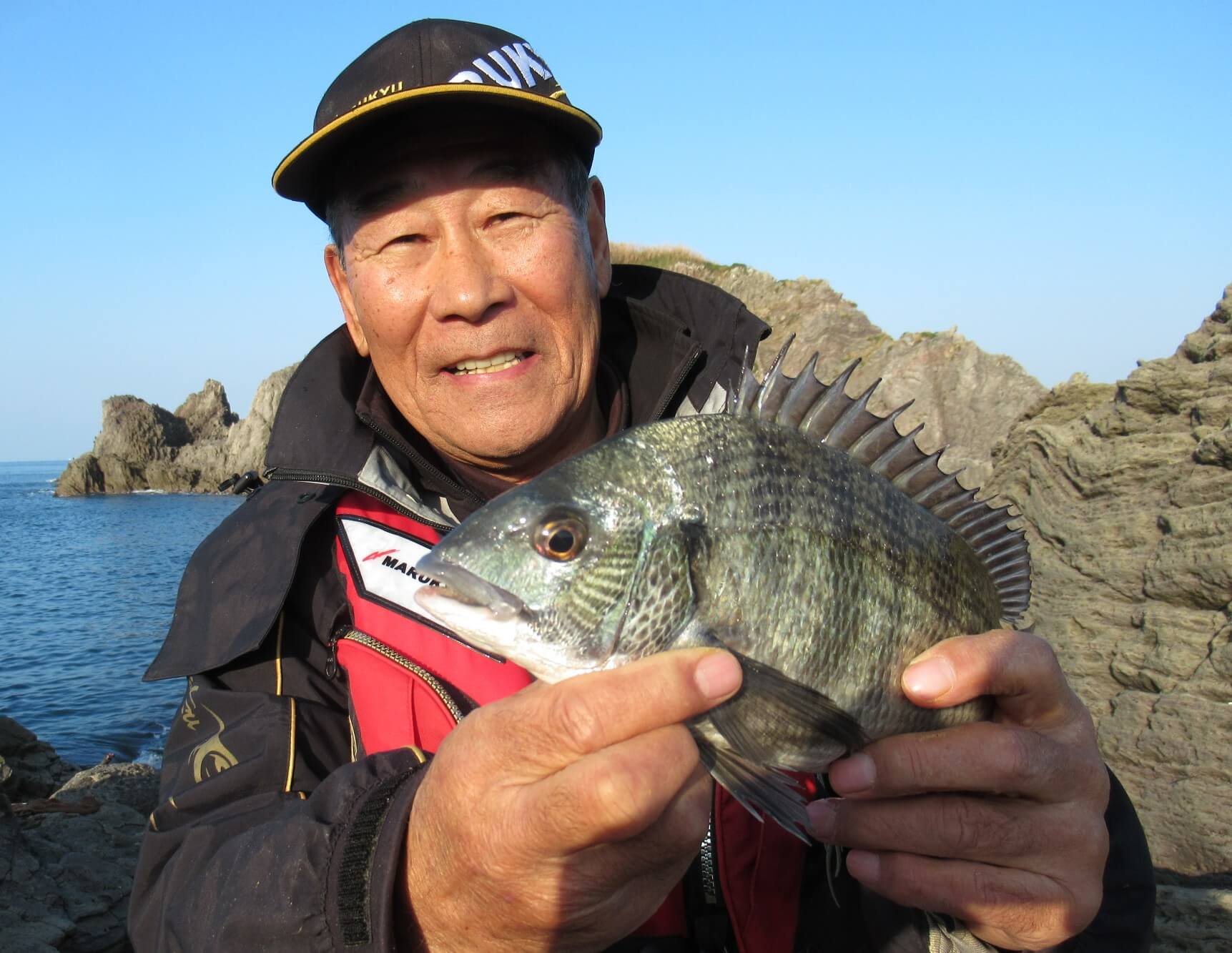 2025年11月27日（木曜日）｜クロダイ・チヌ（フカセ釣り）｜青森県 – 深浦町岩崎地磯｜ウキフカセ｜フィールドテスター小林 純平