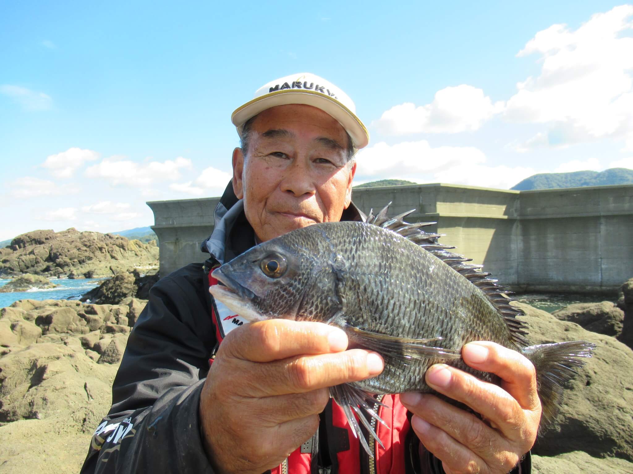 2025年11月07日（金曜日）｜クロダイ・チヌ（フカセ釣り）｜山形県 – 村上市・鼠ヶ関の磯｜ウキフカセ｜フィールドテスター小林 純平