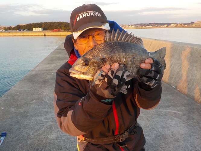 2025年12月16日（火曜日）｜クロダイ・チヌ（フカセ釣り）｜愛知県 – 常滑港｜ウキフカセ｜フィールドテスター中村 輝夫